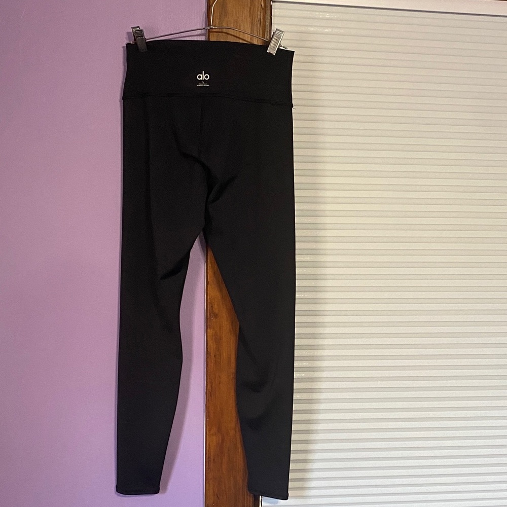 ALO yoga women’s airlift black leggings